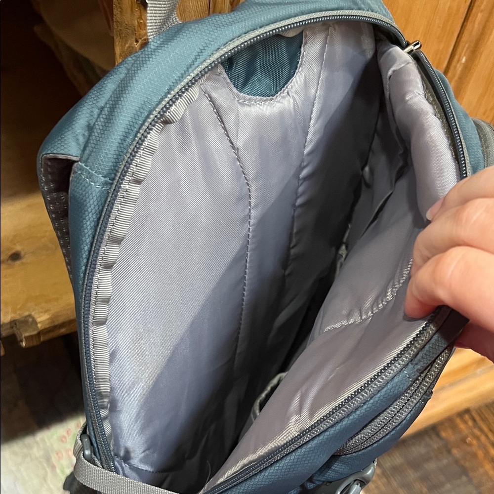 Camelbak Cloud Walker Backpack - image 6